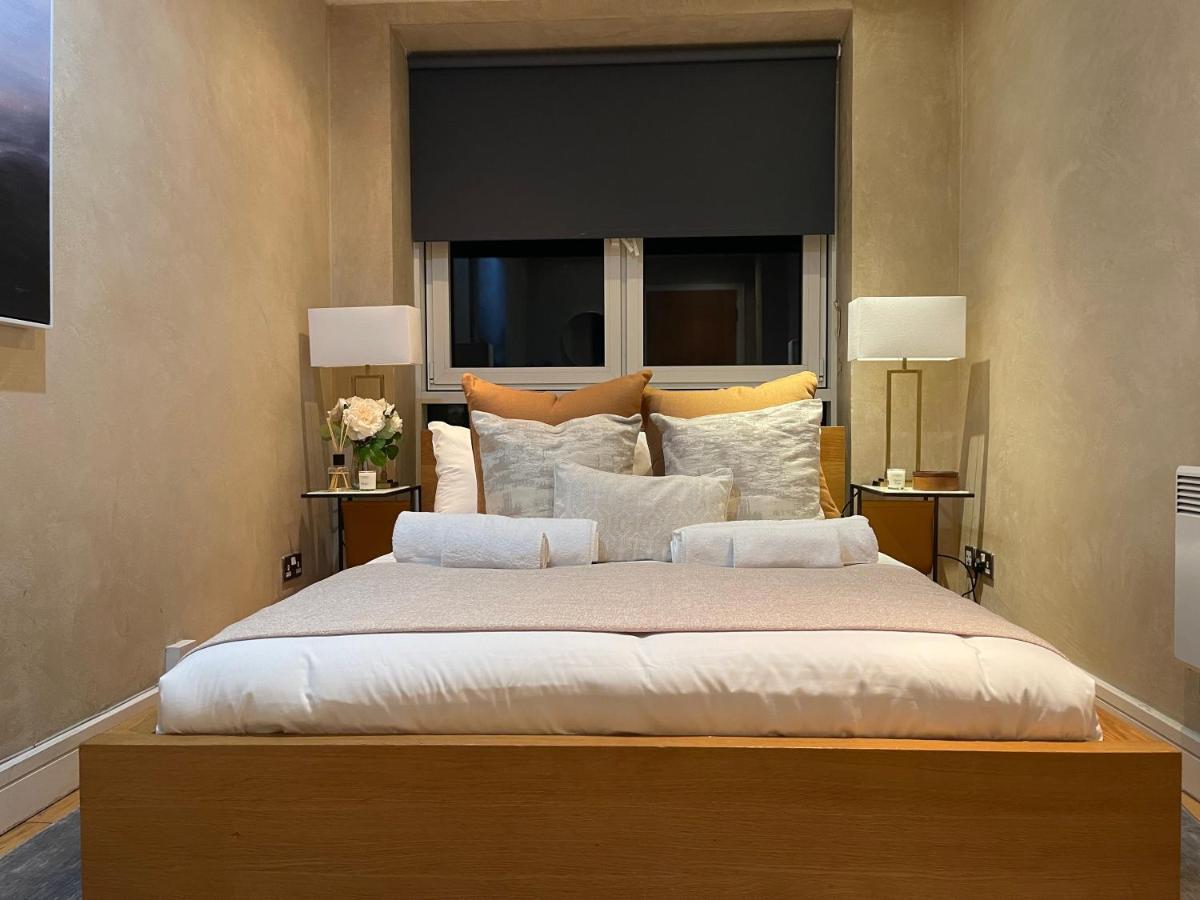 Stunning Westminster Apartment - 9 Albert لندن المظهر الخارجي الصورة