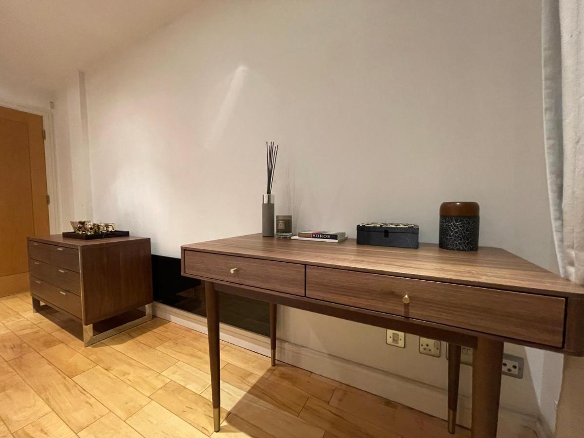 Stunning Westminster Apartment - 9 Albert لندن المظهر الخارجي الصورة